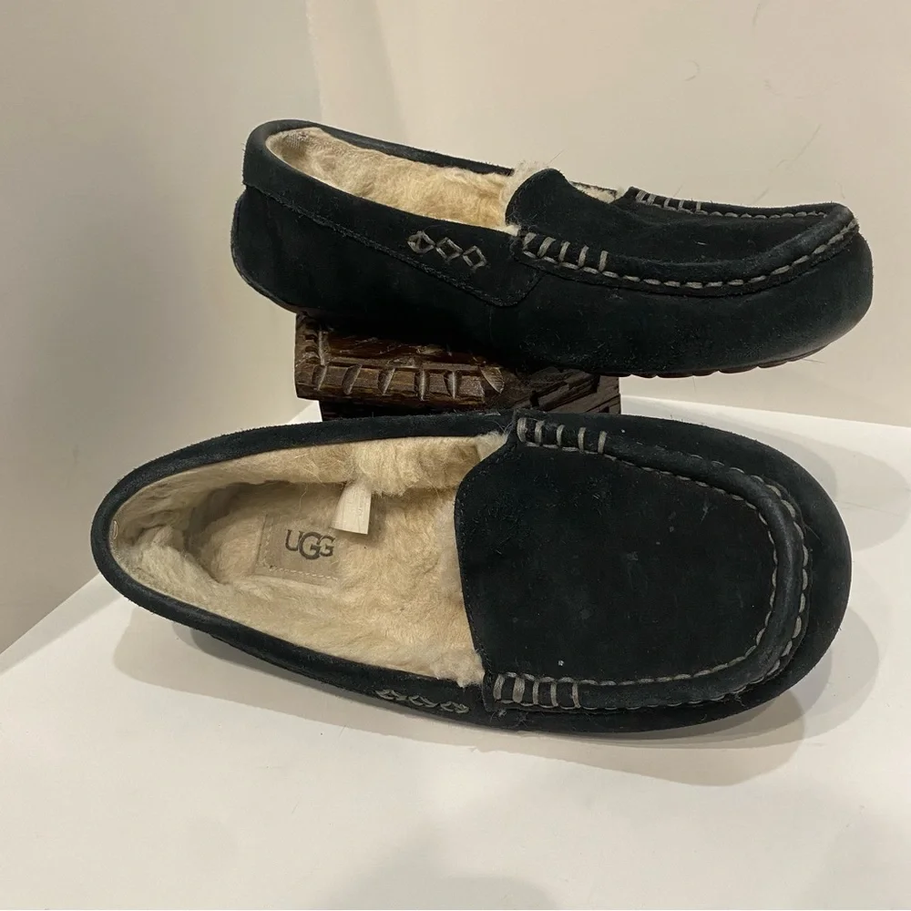 UGG Ansley Women’s 7.5 Black Suede Shearling Moccasin Slippers - Picture 1 of 10